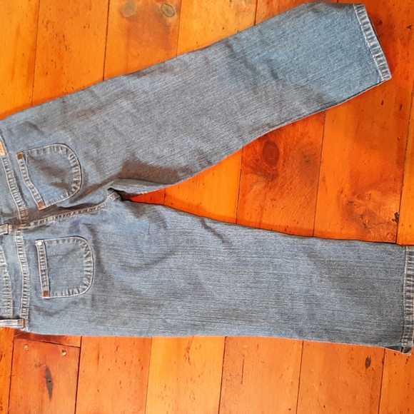 Levi Strauss signature stretch cropped jeans. - Picture 4 of 8